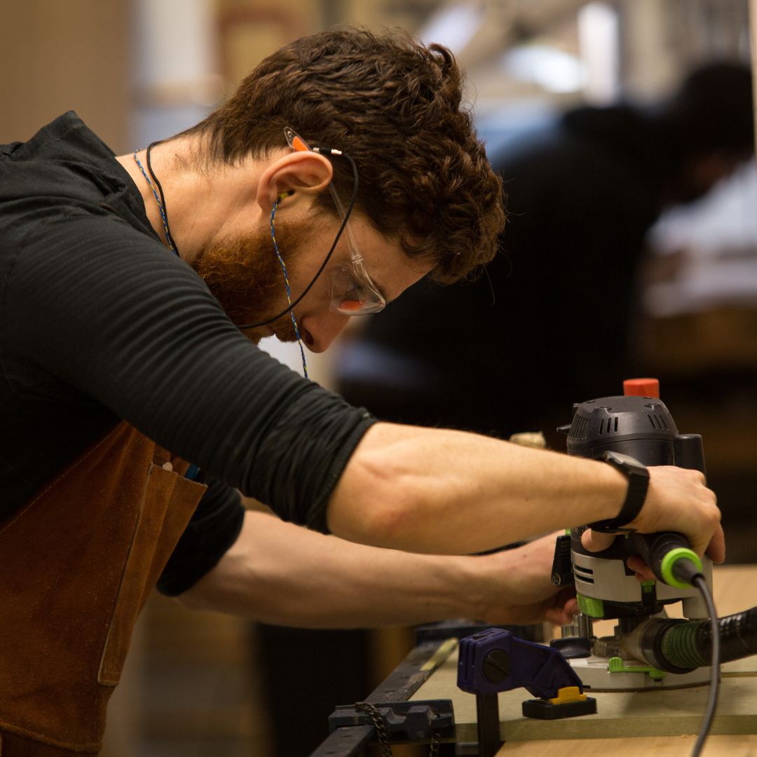 4-week furniture maker